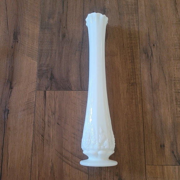Vintage MCM Westmoreland Milk Glass Ruffle Top Swing Vase‎